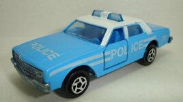 Chevrolet_impala_police_(blue,_white_roof,_2001).jpg